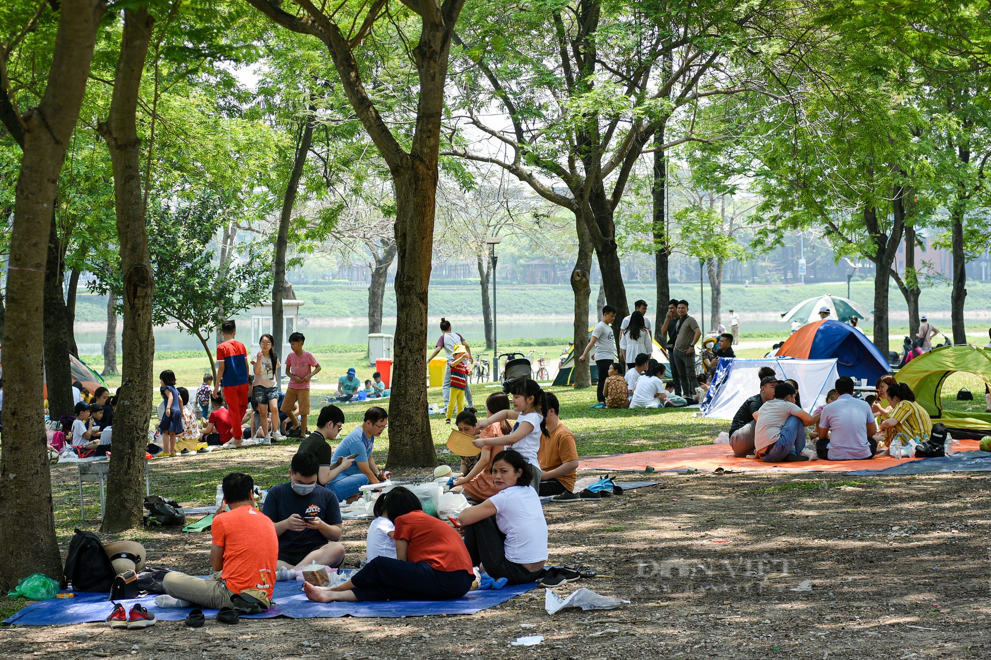 Dòng người đổ về công viên Thủ Lệ vui chơi dịp nghỉ lễ Giỗ Tổ Hùng Vương - Ảnh 10.