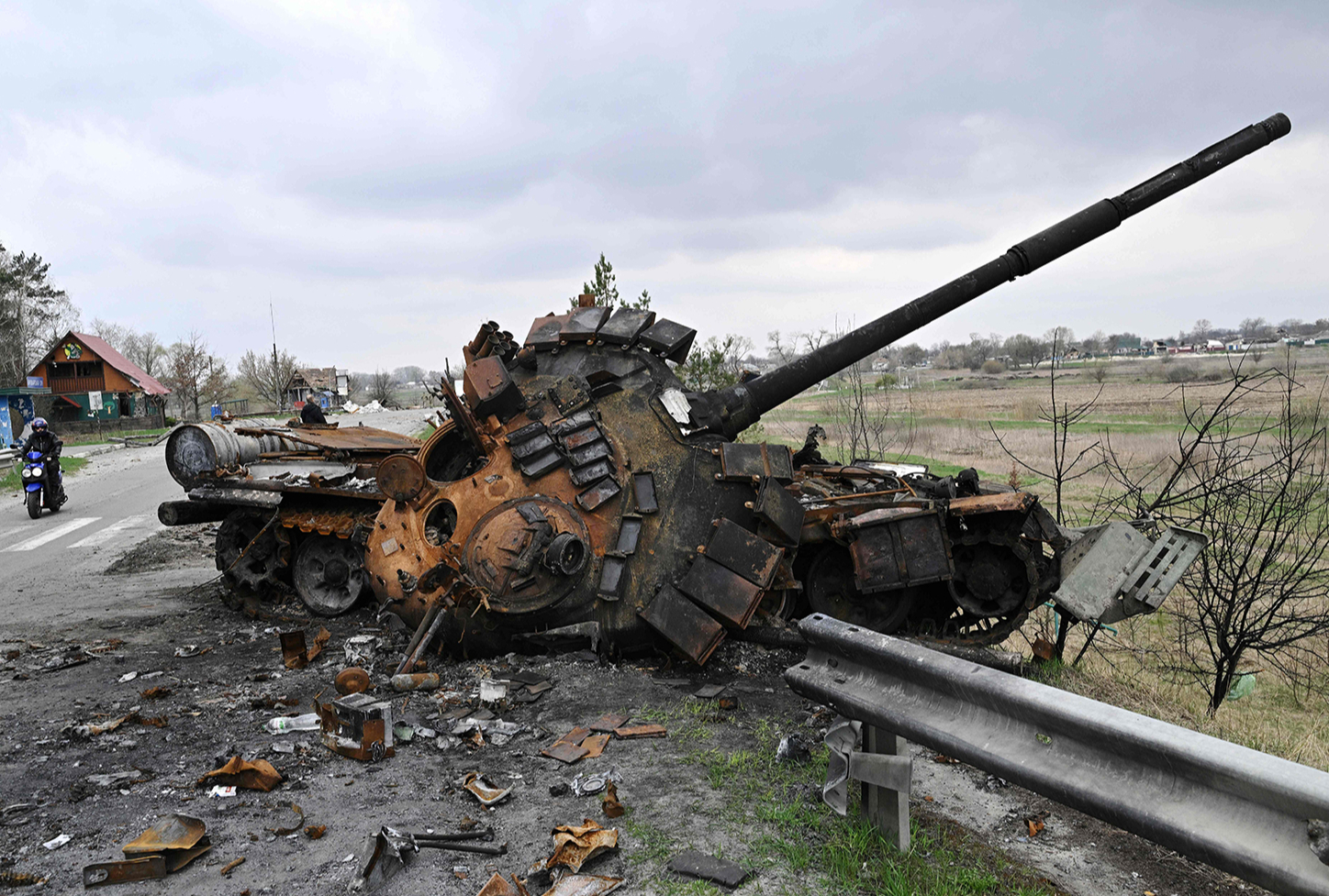 Tổng thống Zelensky: Ukraine phá huỷ hơn 1.000 xe tăng Nga, nỗ lực tái thiết ở những nơi Nga rút quân - Ảnh 1.