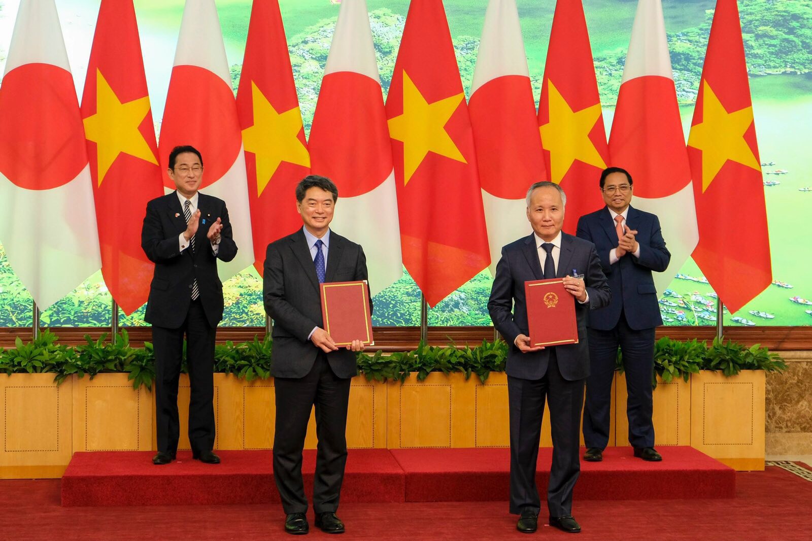 Việt Nam-Nhật Bản ký hợp tác ngăn ngừa gián đoạn chuỗi cung ứng - Ảnh 1.