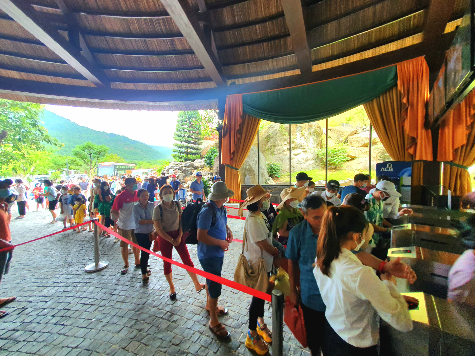 Khu du lịch Núi Thần Tài dự kiến đón khoảng 30.000 lượt khách đến tham quan, nghỉ dưỡng trong dịp lễ 30/4-1/5 - Ảnh 2.