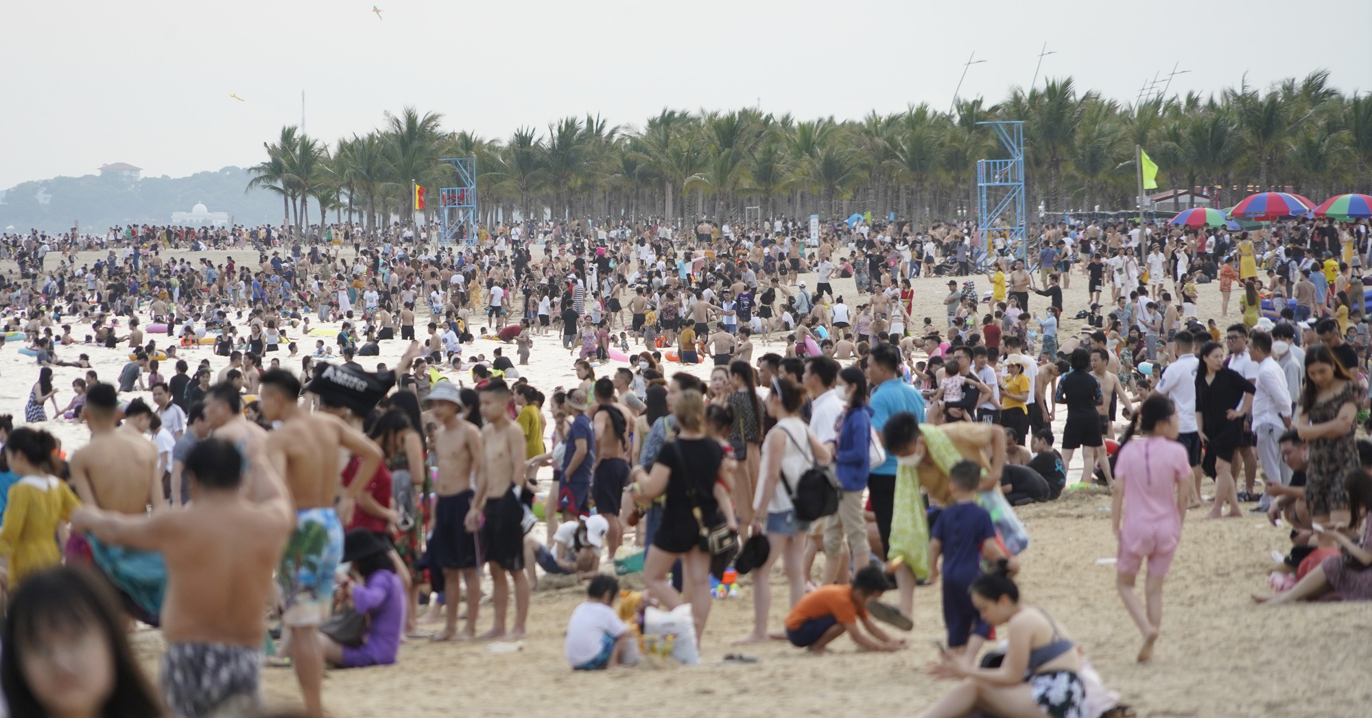 An unprecedented scene in Ha Long after 2 years of the Covid-19 epidemic