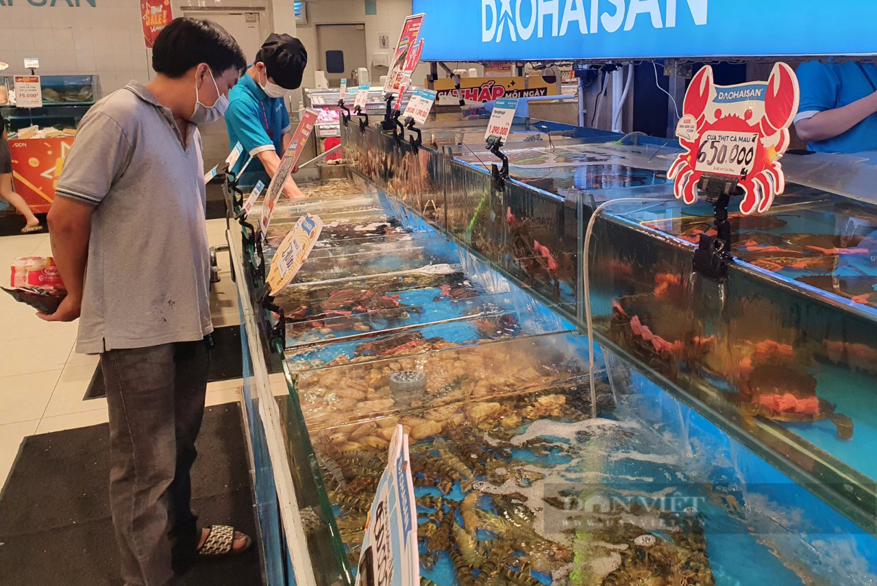 Người Sài Gòn săn hải sản ăn lễ, có loại ngày thường giá 400.000 đồng/kg, nay gần cả triệu - Ảnh 3.