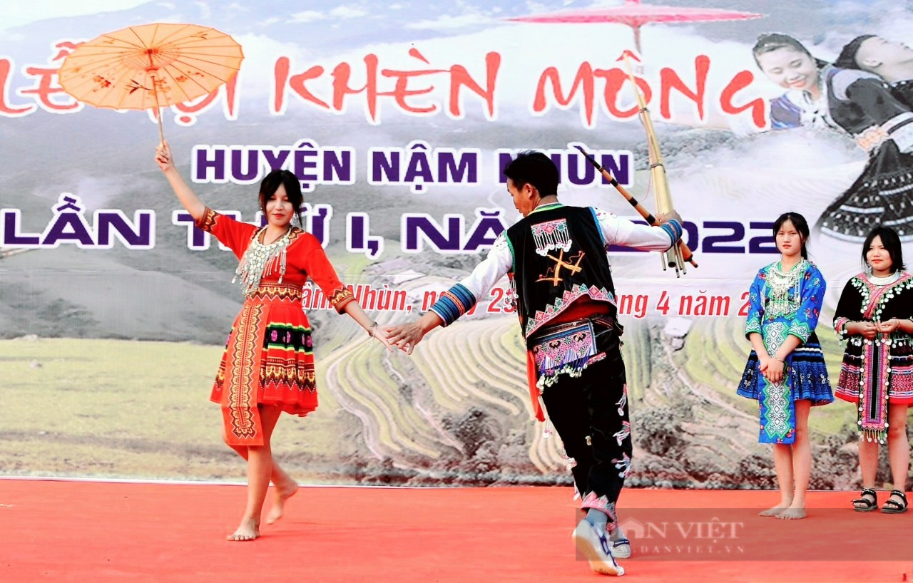 Nam Nhon: The first time to organize the Hmong Khen Festival - Photo 2.