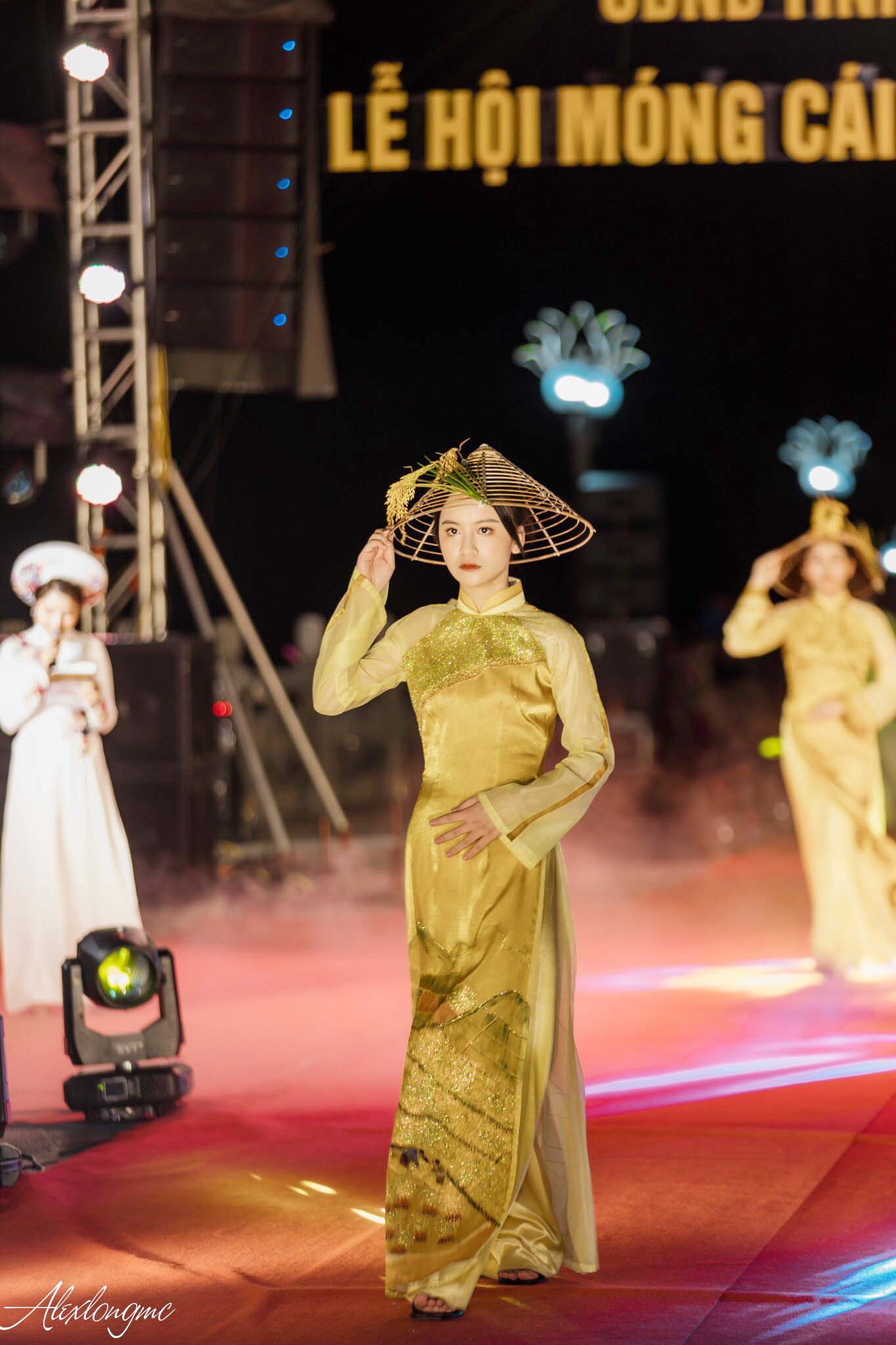 Ngan An Ao Dai shimmers on the night of the summer 2022 Mong Cai Festival - Photo 2.