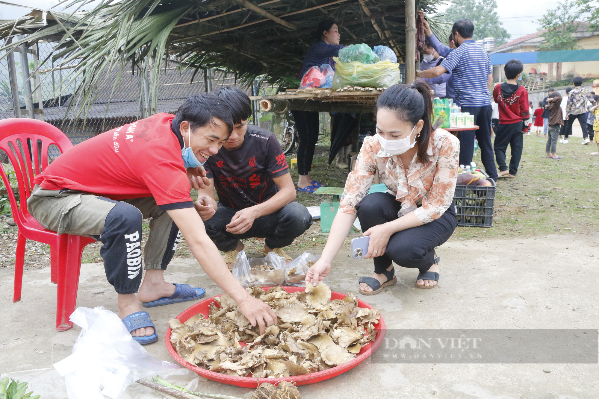 Yên Bái: Khám phá chợ quê ở khu bảo tồn thiên nhiên Nà Hẩu - Ảnh 4.