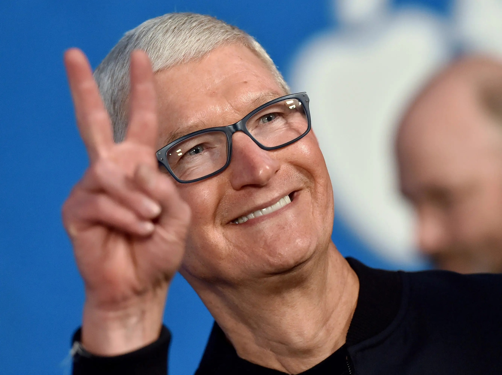 Behind Tim Cook's billion-dollar fortune - Photo 1.