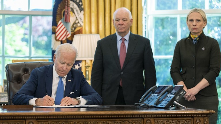 Tổng thống Biden hồi sinh đạo luật từ Thế chiến 2 nhằm hỗ trợ Ukraine - Ảnh 1.