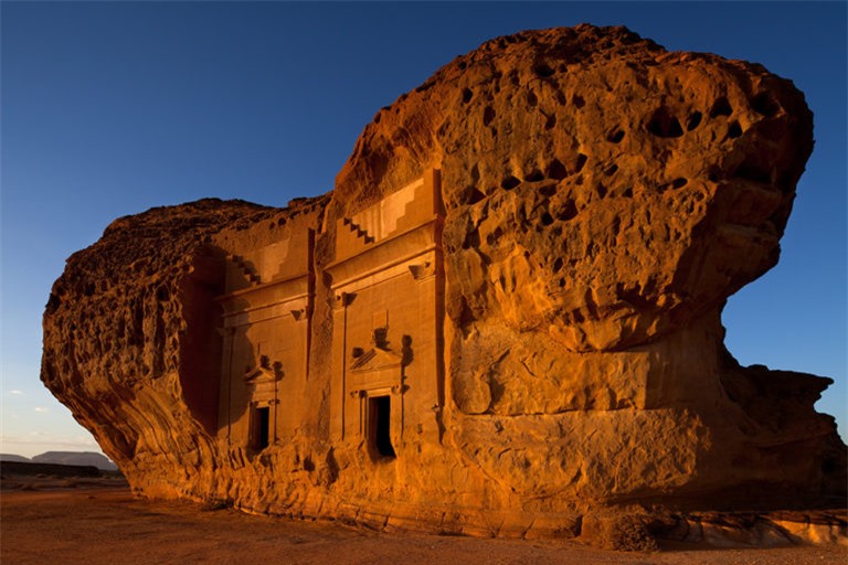 The mystery of Madain Saleh's tomb is located in the desert of Saudi Arabia - Photo 1.