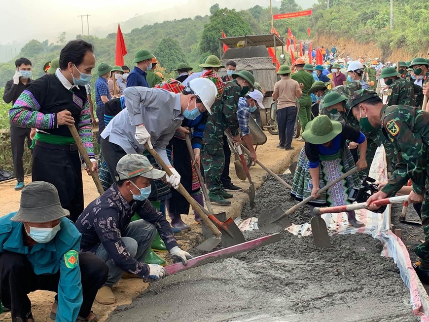 Người thắp sáng niềm tin nơi vùng cao Tây bắc - Ảnh 2.