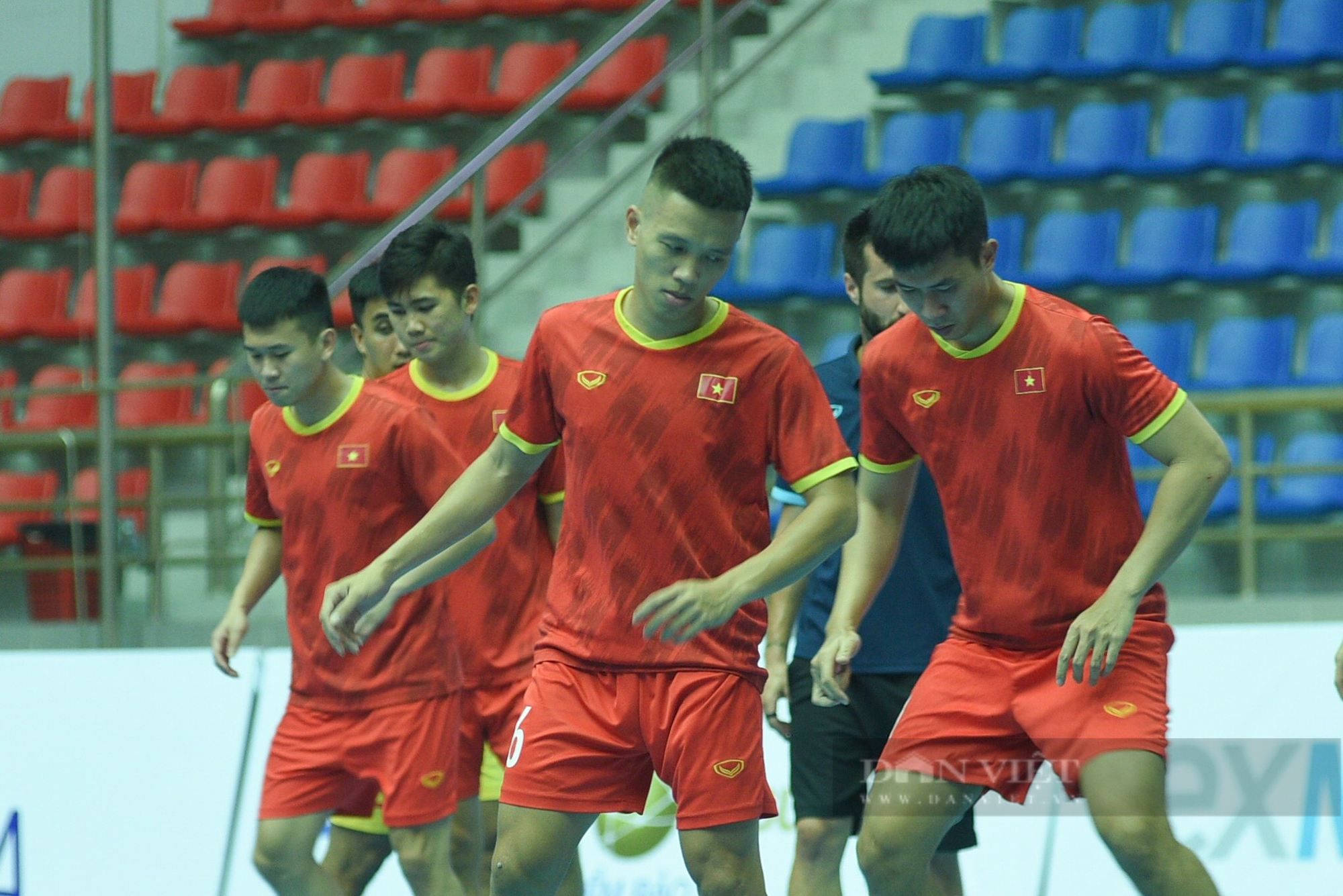 Đội tuyển Futsal nam Việt Nam tích cực tập luyện cho trận đấu đầu tiên tại SEA Games 31 - Ảnh 4.