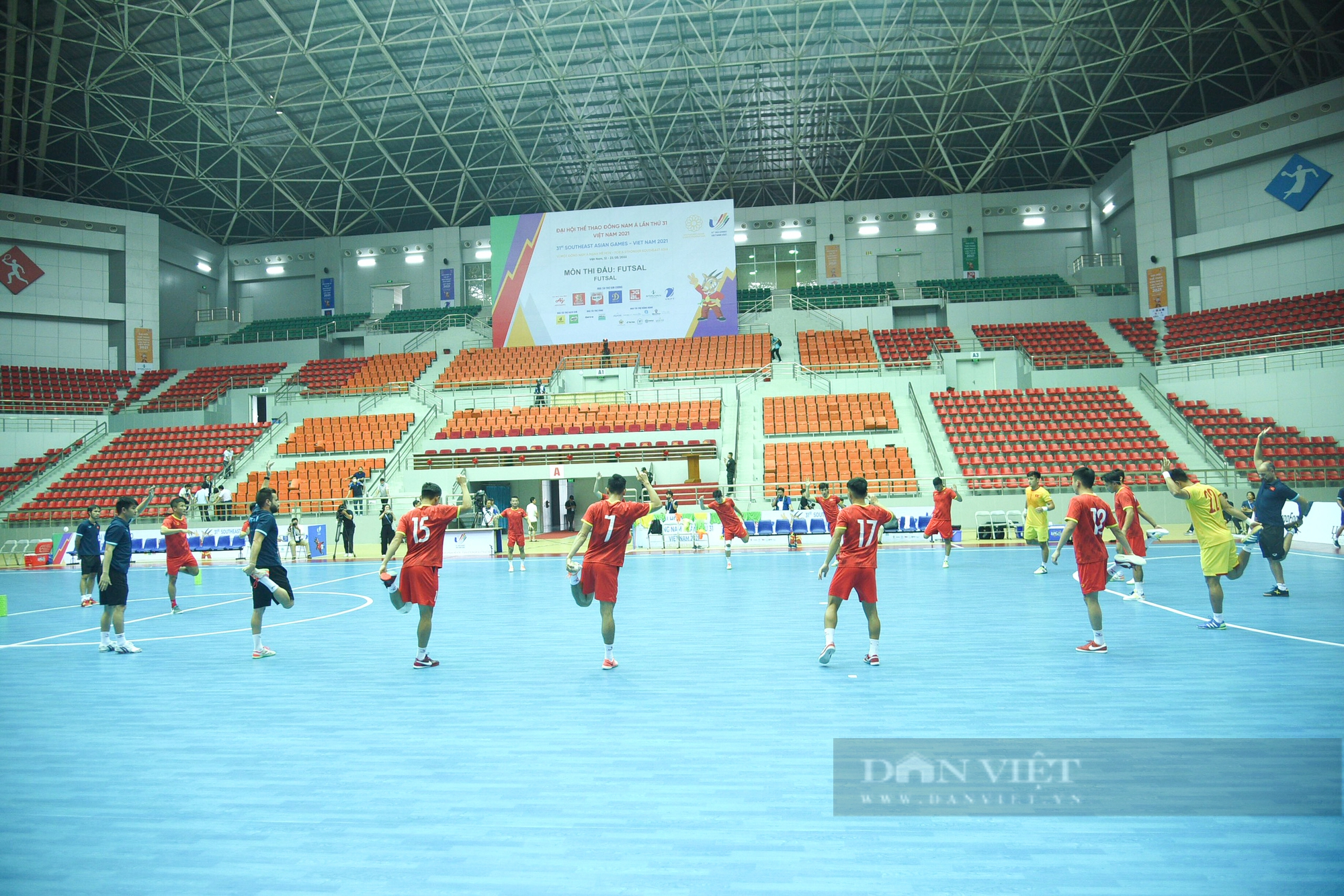 Đội tuyển Futsal nam Việt Nam tích cực tập luyện cho trận đấu đầu tiên tại SEA Games 31 - Ảnh 2.
