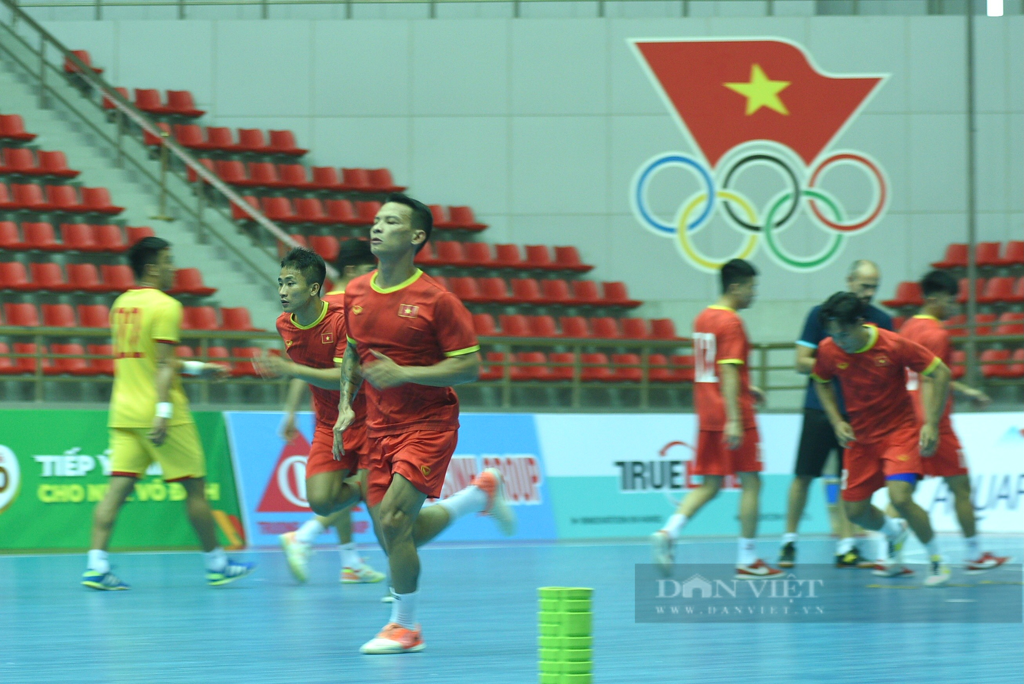 Đội tuyển Futsal nam Việt Nam tích cực tập luyện cho trận đấu đầu tiên tại SEA Games 31 - Ảnh 10.