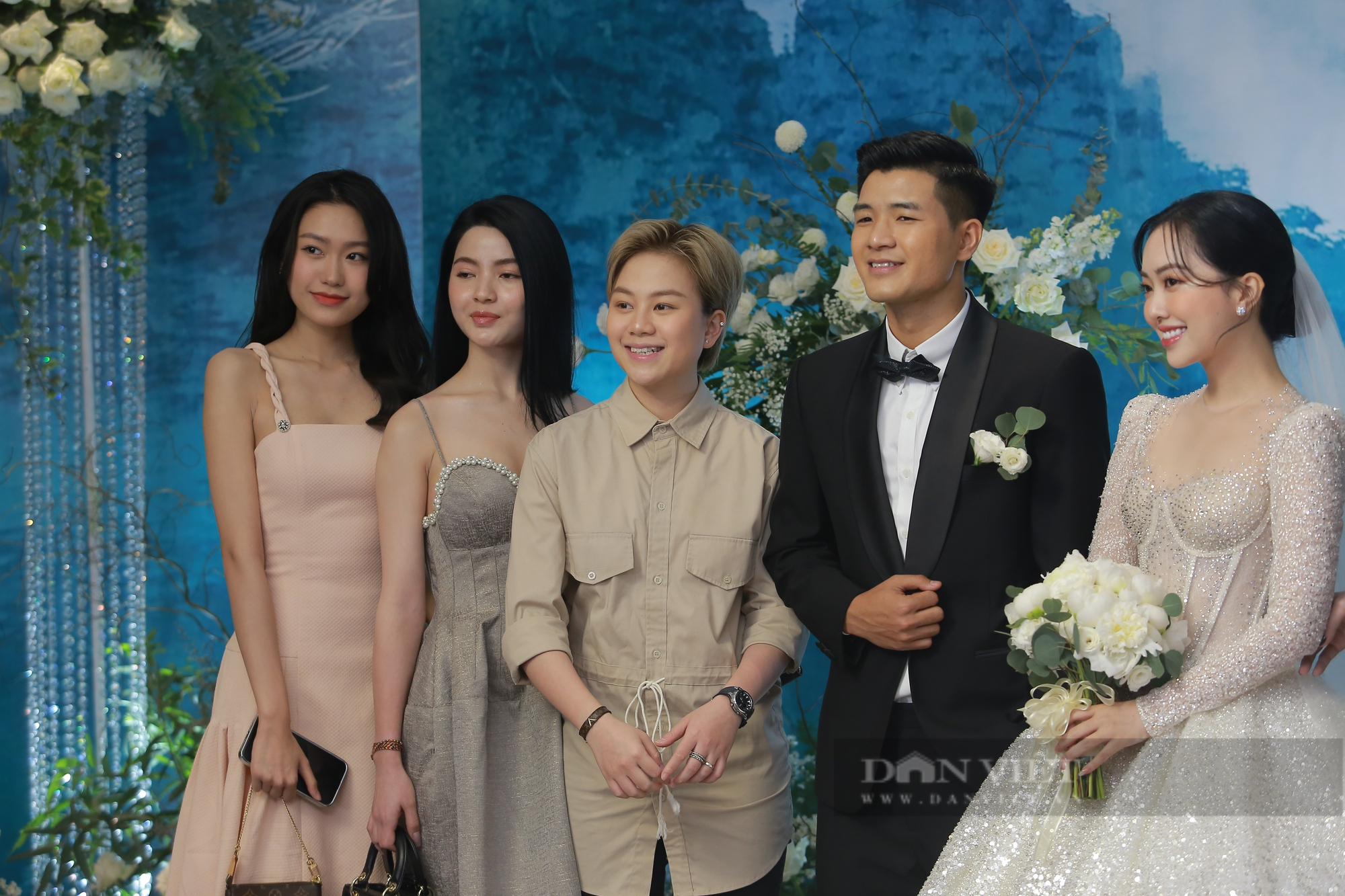 Dàn cầu thủ ĐT Việt Nam xuất hiện trong đám cưới của Đức Chinh - Ảnh 8.