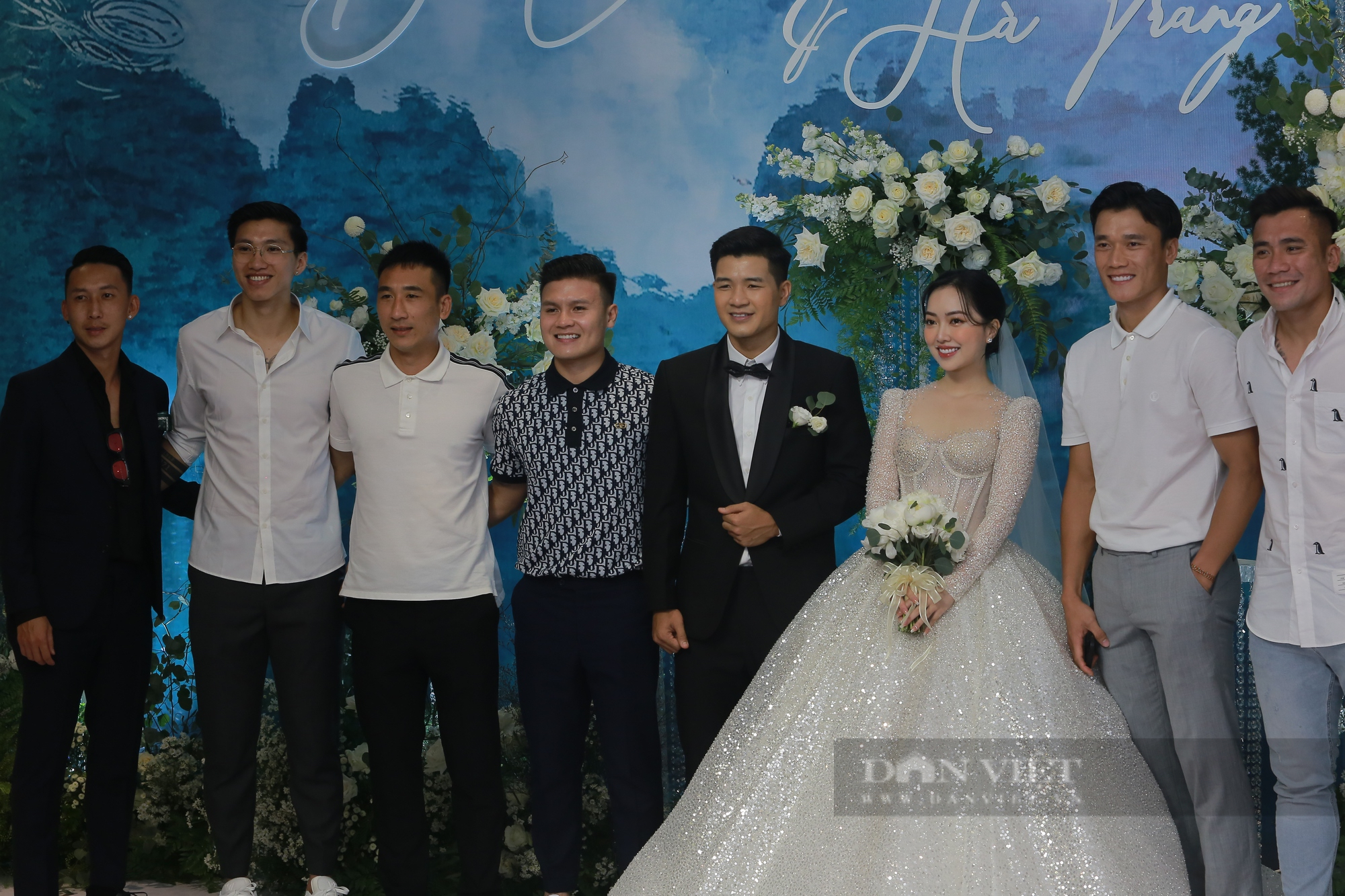 Dàn cầu thủ ĐT Việt Nam xuất hiện trong đám cưới của Đức Chinh - Ảnh 11.