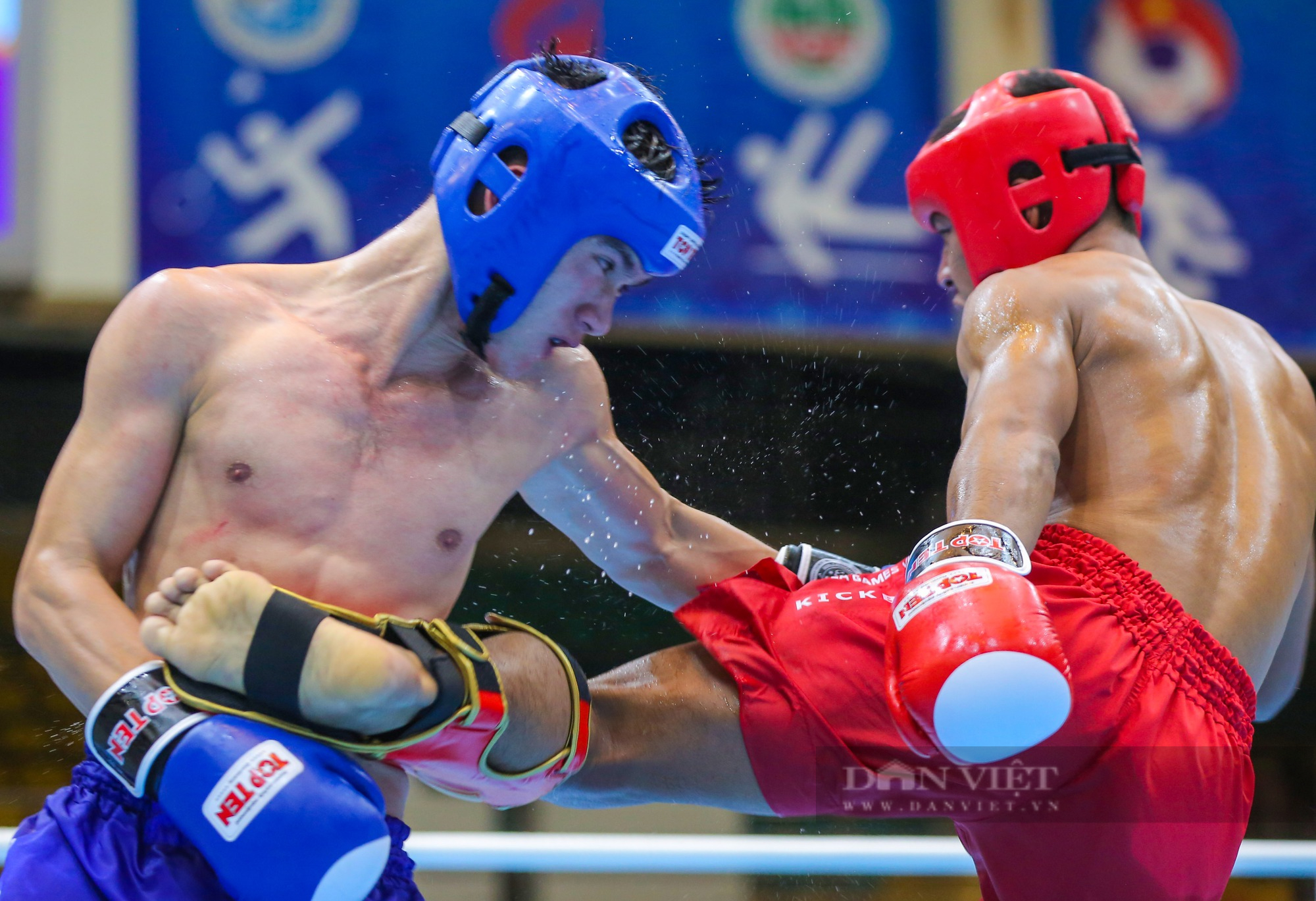 Clip: 3 lần &quot;khuỵ gối&quot; của đối thủ trước tuyển thủ Kickboxing của Việt Nam tại SEA Games 31 - Ảnh 4.