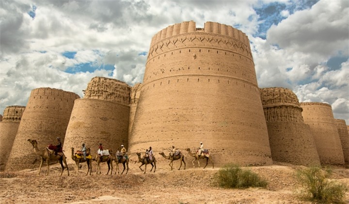 Pháo đài khổng lồ ở sa mạc: Kỳ quan đáng kinh ngạc được con người tạo nên - Ảnh 3.