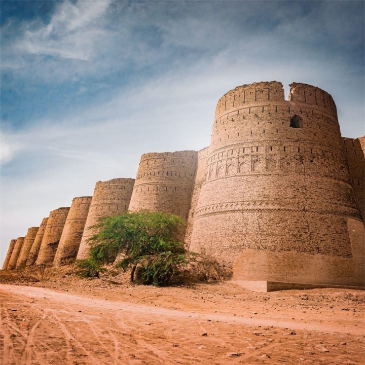 Giant fortress in the desert: Amazing wonder created by man - Photo 5.