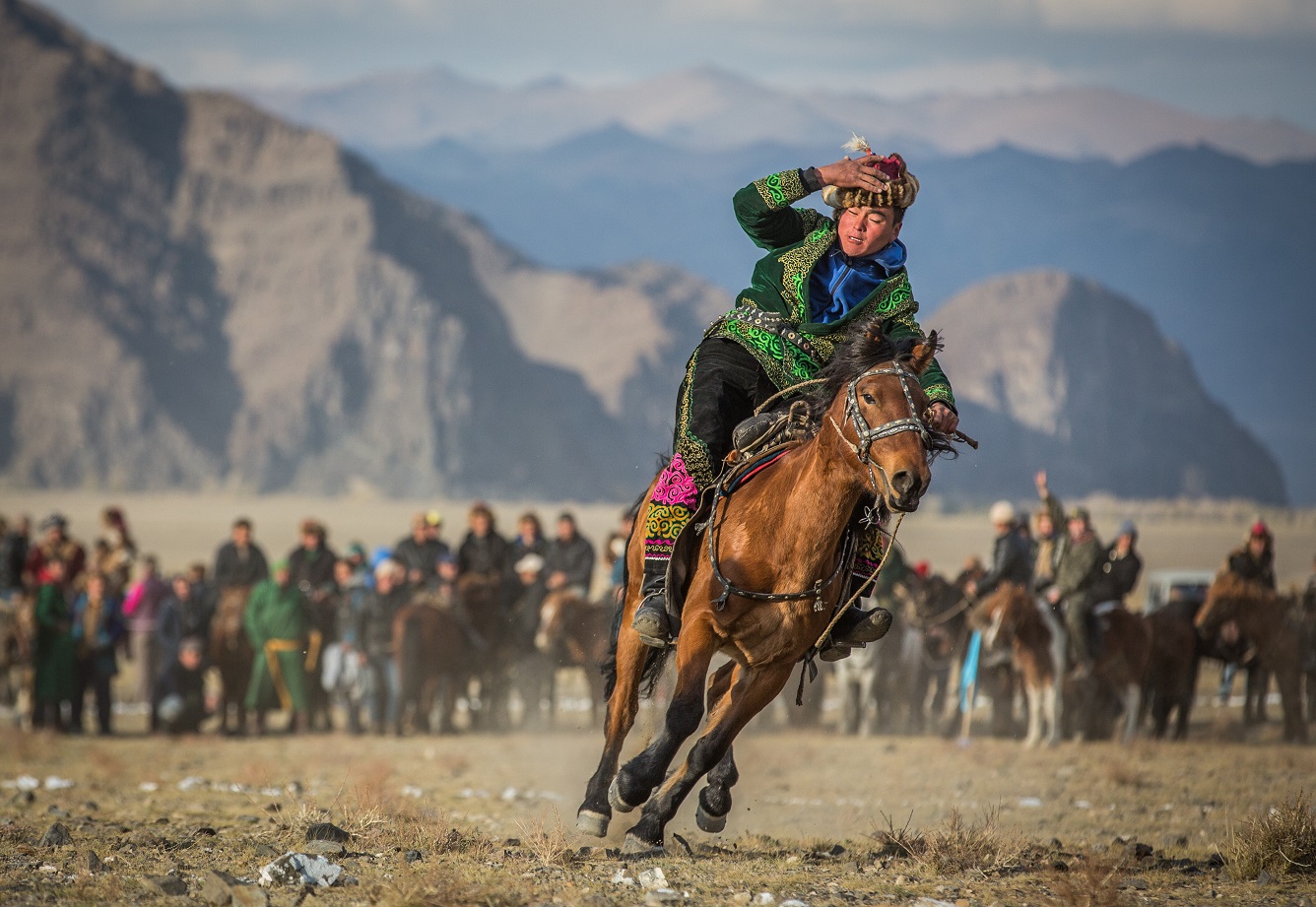 Sắc hè rực rỡ trên vó ngựa Mông Cổ - Ảnh 2.