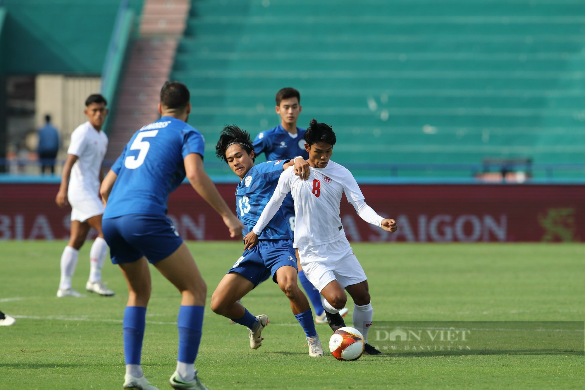 Mở cửa miễn phí, sân Việt Trì vắng hoe khán giả trận Myanmar và Philippines - Ảnh 6.