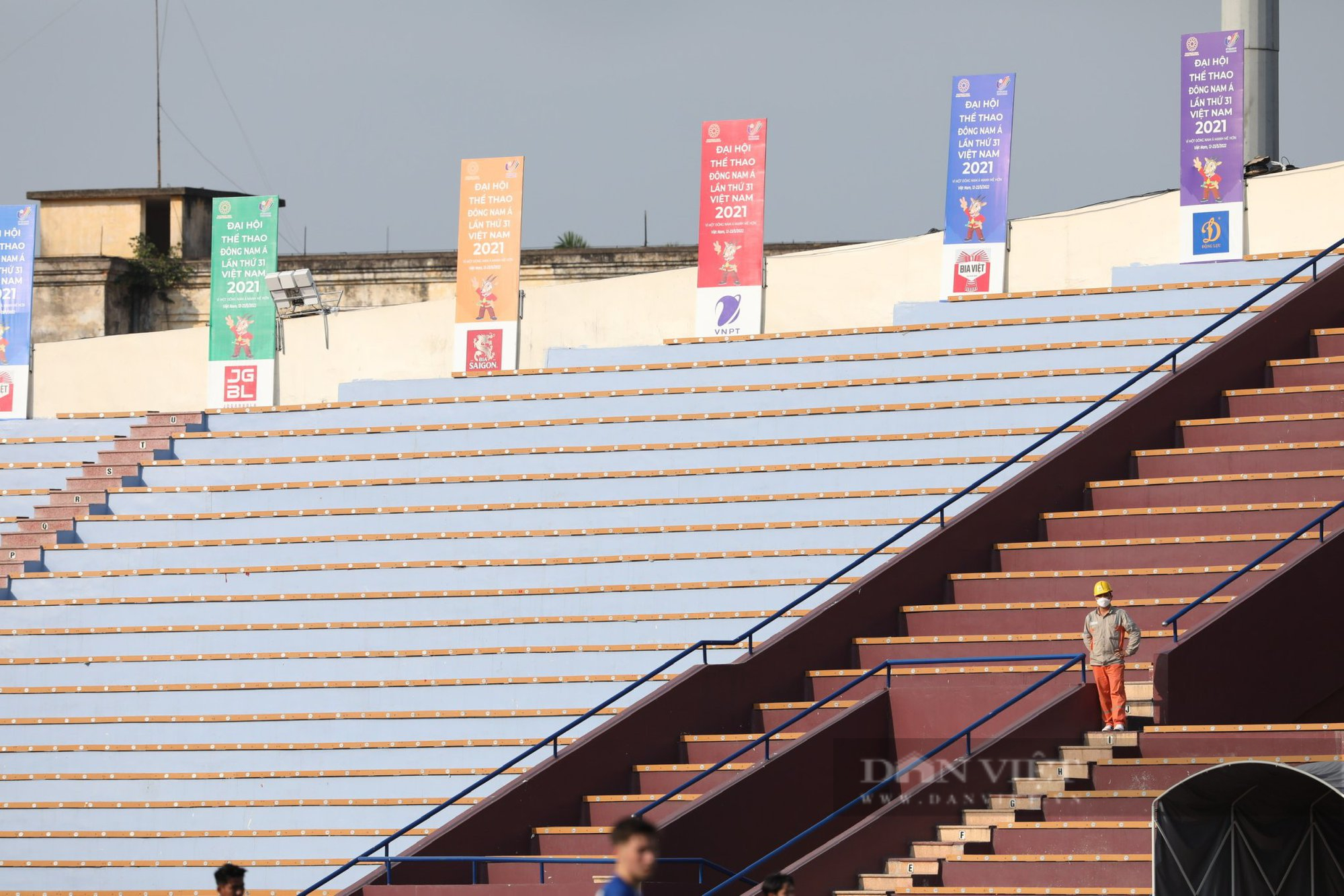 Mở cửa miễn phí, sân Việt Trì vắng hoe khán giả trận Myanmar và Philippines - Ảnh 5.