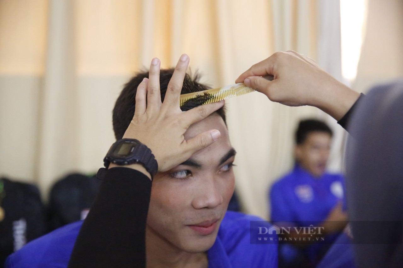 Vận động viên Thái Lan, Indonesia &quot;make up&quot; trước khi thi đấu môn Pencak Silat - Ảnh 6.