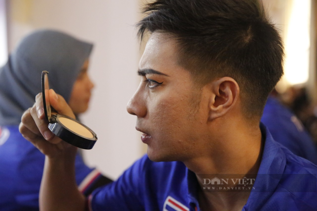 Vận động viên Thái Lan, Indonesia &quot;make up&quot; trước khi thi đấu môn Pencak Silat - Ảnh 7.