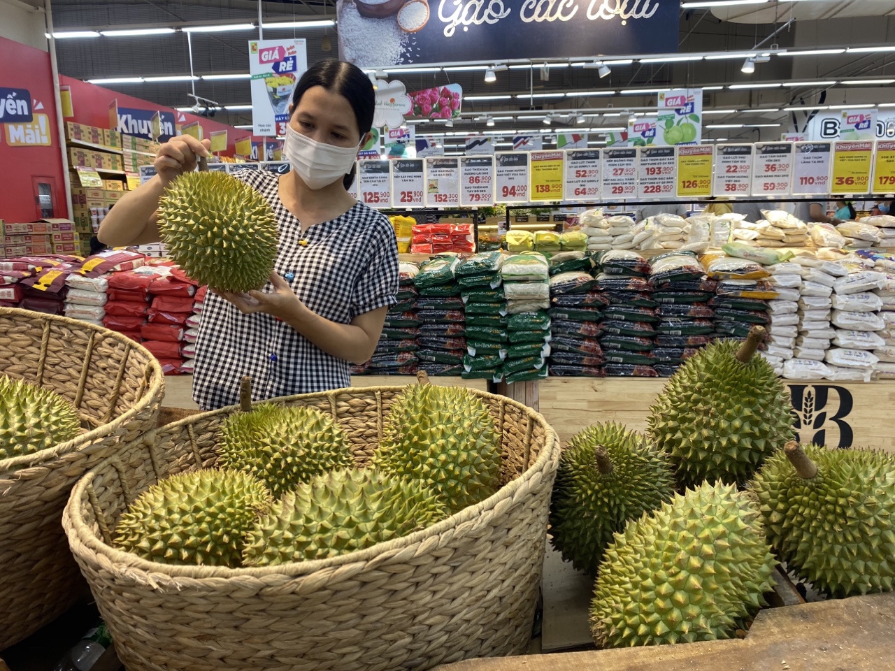 Trái cây đặc sản mùa hè ở Đồng Nai là những trái gì mà nông dân hái bao nhiêu bán hết bấy nhiêu? - Ảnh 1.