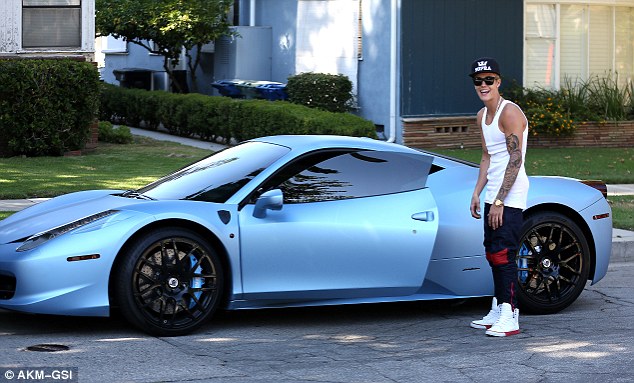 Justin Bieber bị Ferrari &quot;cấm cửa&quot; vì &quot;độ&quot; xe - Ảnh 1.