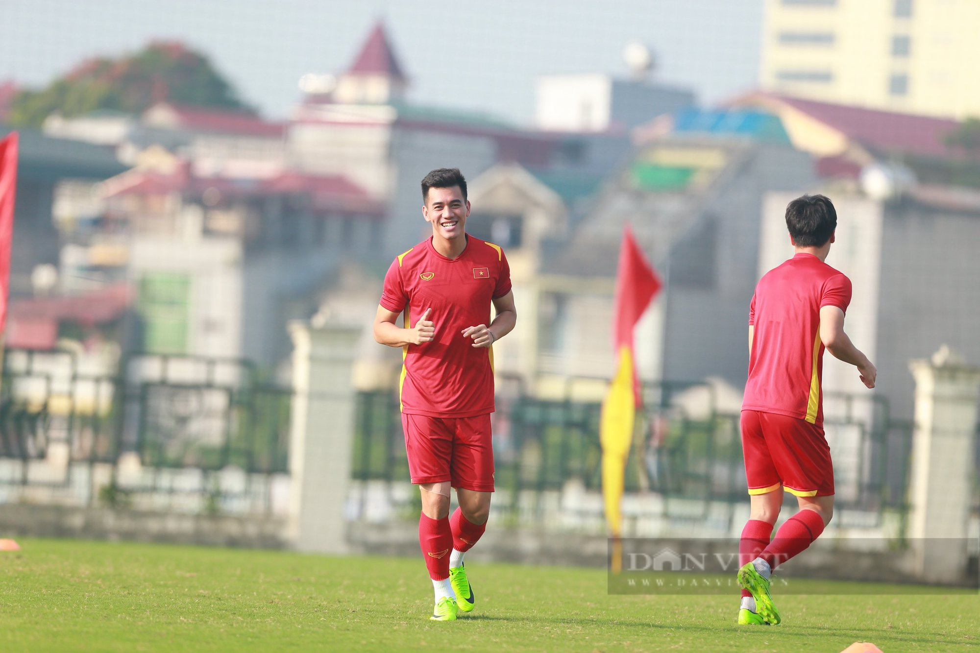 Tiền vệ Nguyễn Hoàng Đức trở lại tập luyện trước trận đối đầu Myanmar - Ảnh 5.