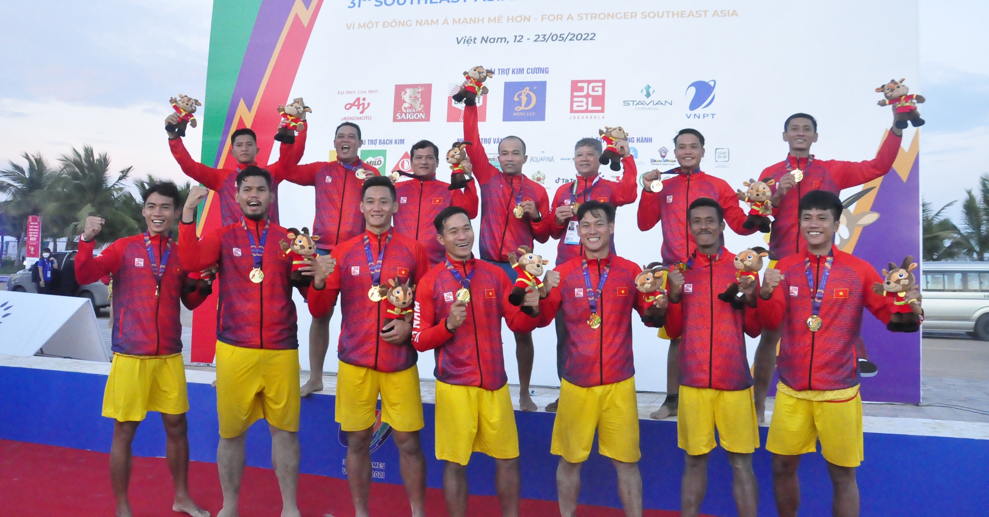 Absolutely won, Vietnam men’s beach handball receives an emotional gold medal