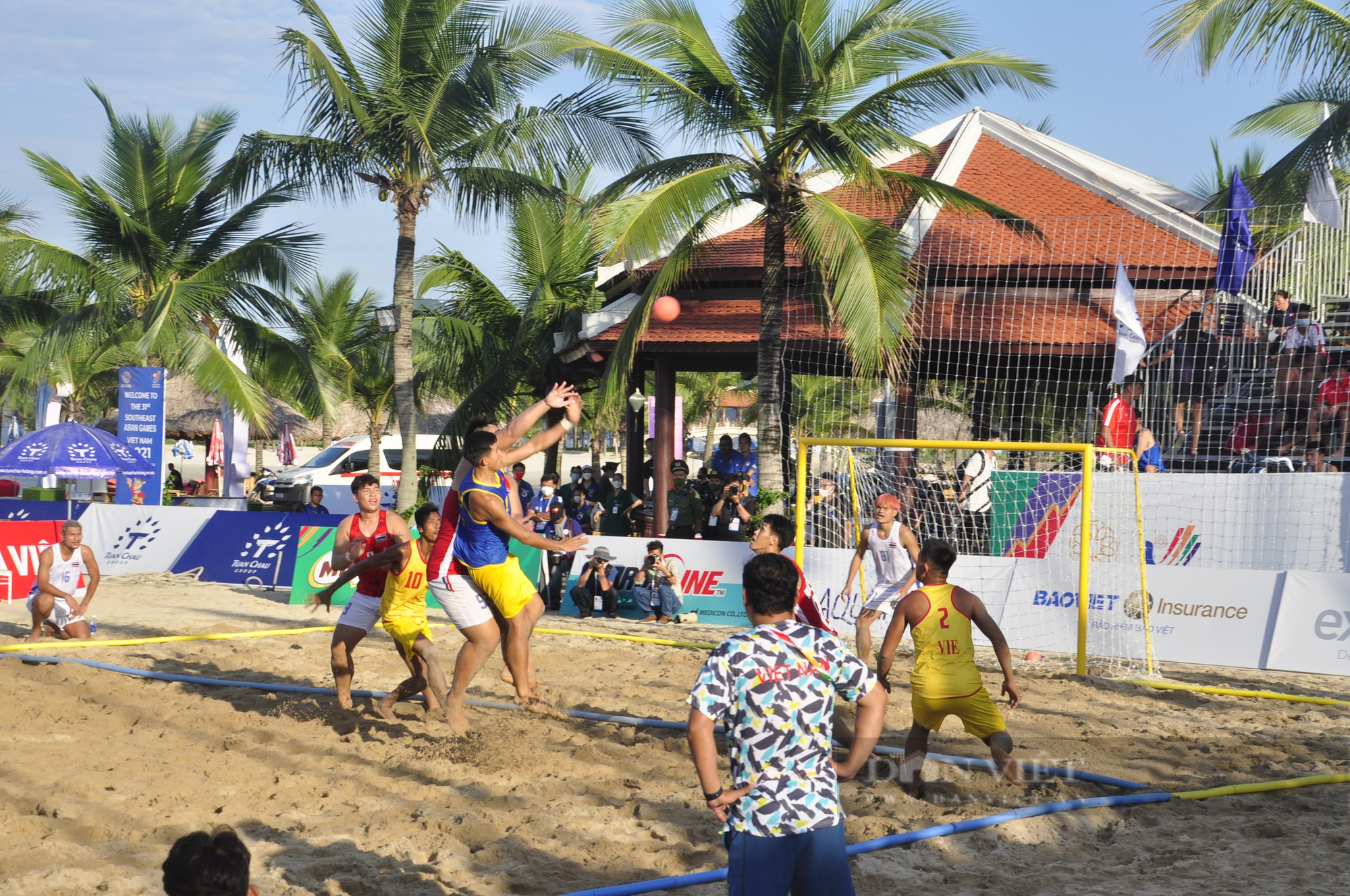 CĐV vỡ òa trước 6 trận toàn thắng của bóng ném bãi biển Việt Nam - Ảnh 2.