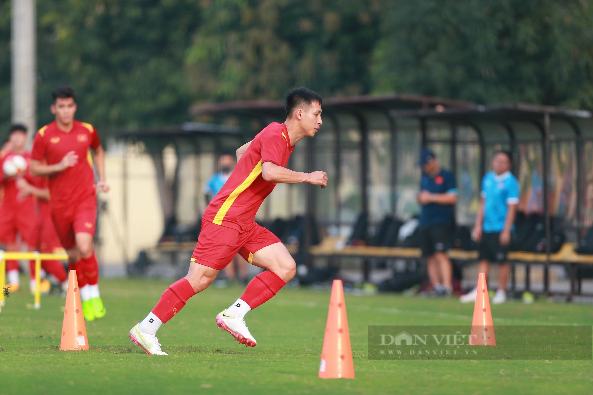 Tiền vệ Nguyễn Hoàng Đức trở lại tập luyện trước trận đối đầu Myanmar - Ảnh 3.