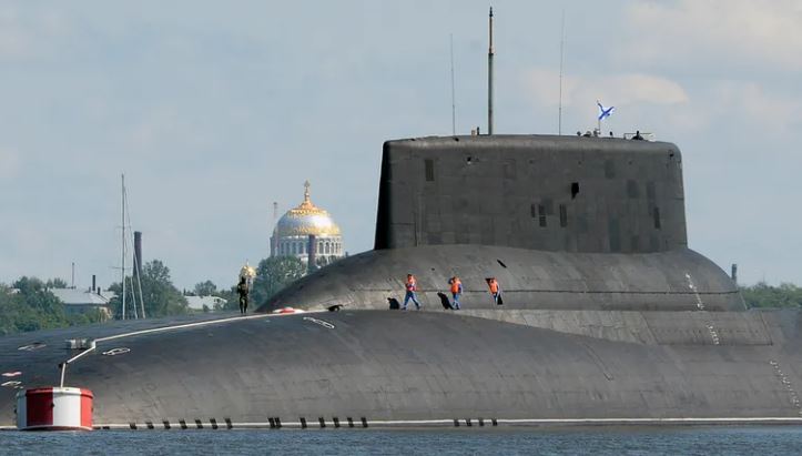 Russia's 'super submarine', with both a swimming pool and a solarium - Photo 4.