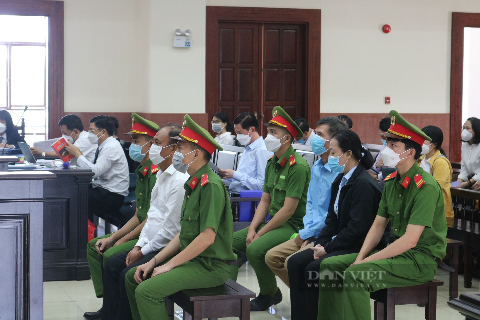 Vụ SAGRI:  Hoãn phiên xét xử phúc thẩm Cựu Phó Chủ tịch TP.HCM Trần Vĩnh Tuyến và đồng phạm  - Ảnh 2.