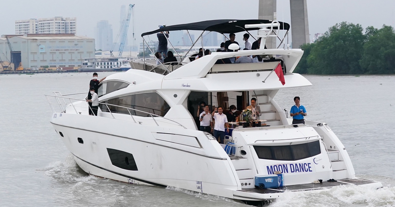 Surprise boat tour on the Saigon River from just over 1 million VND/pax