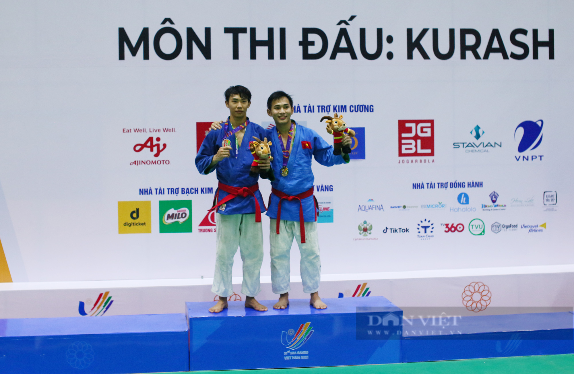 Đánh bại đồng đội, 2 võ sĩ Kurash Việt Nam giành thêm 2 huy chương vàng SEA Games 31 - Ảnh 2.