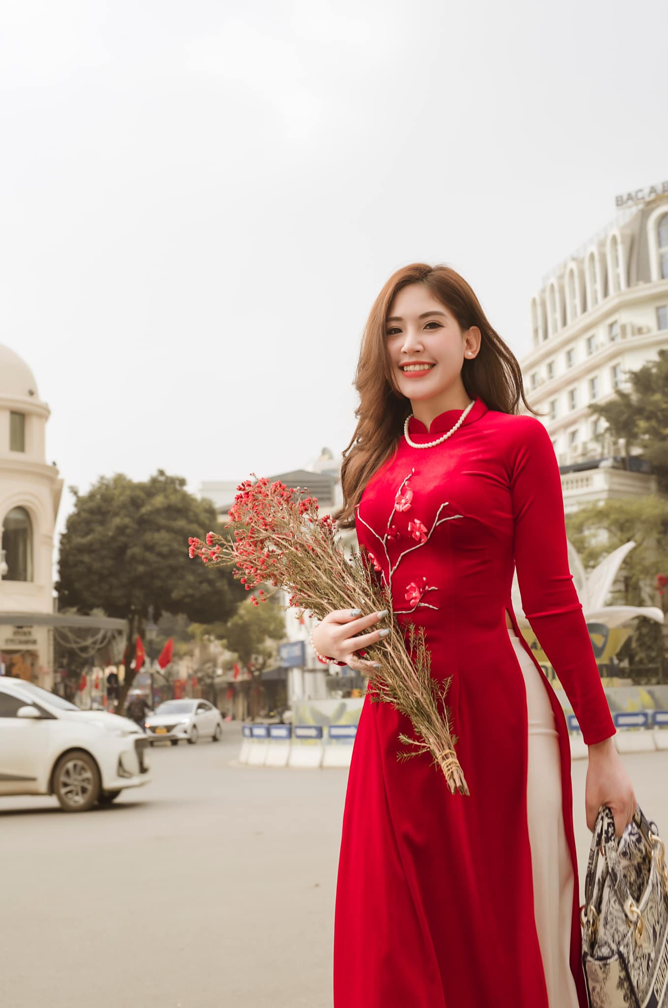 The enchanting beauty of the female MC leads the 31st SEA Games flag raising ceremony - Photo 2.