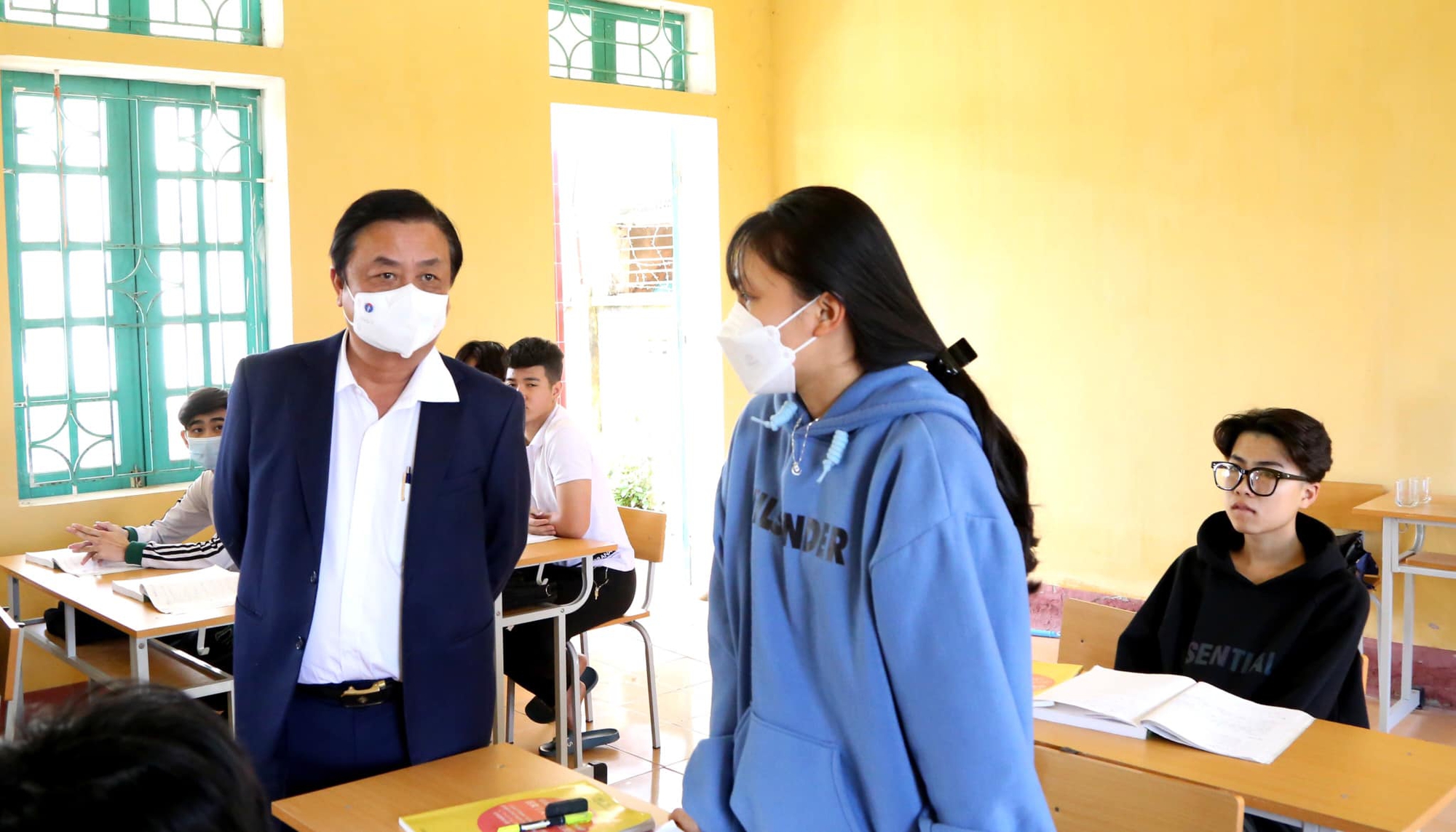 Bộ trưởng Lê Minh Hoan kỳ vọng về ngôi trường cấp 3 duy nhất đang dạy học sinh cách ngửi đất, bắt sâu - Ảnh 3.
