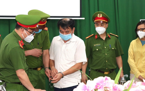 Nhận của Việt Á hàng tỷ đồng, Giám đốc CDC Hà Giang đối mặt hình phạt nào?