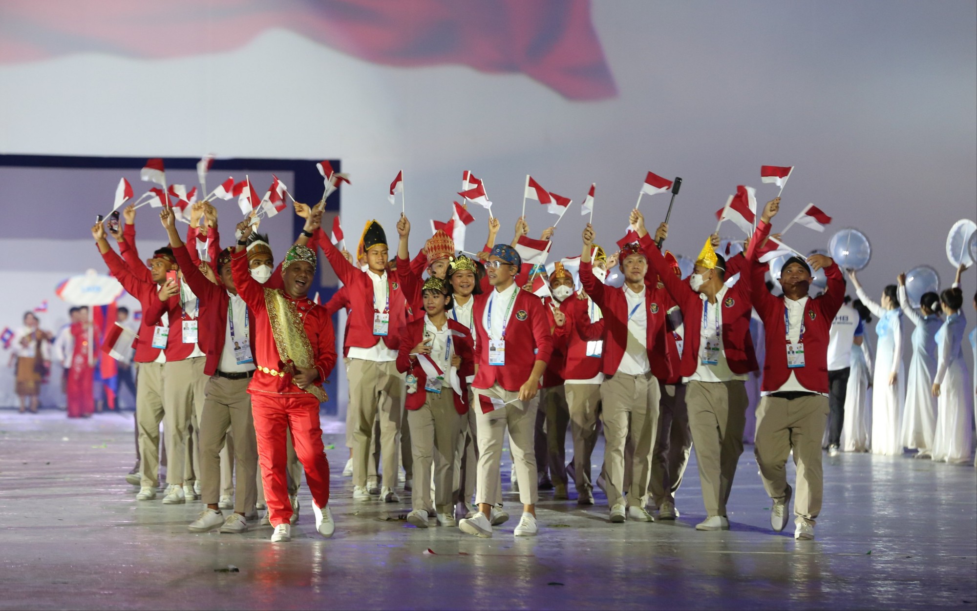 Những khoảnh khắc ấn tượng và đầy màu sắc tại Lễ Khai mạc SEA Games 31 - Ảnh 8.