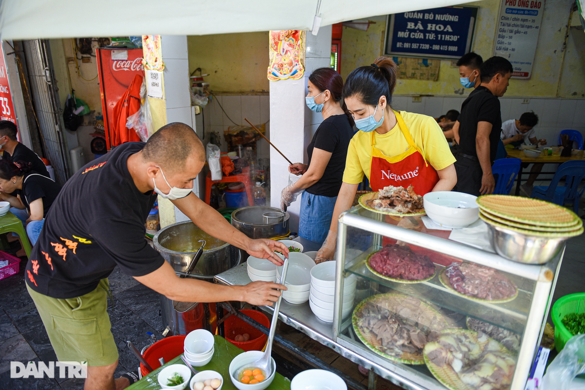 Ẩm thực Hà Nội: Món quà sáng đặc biệt, chỉ trong vài giờ buổi sáng bán được 400 bát   - Ảnh 3.