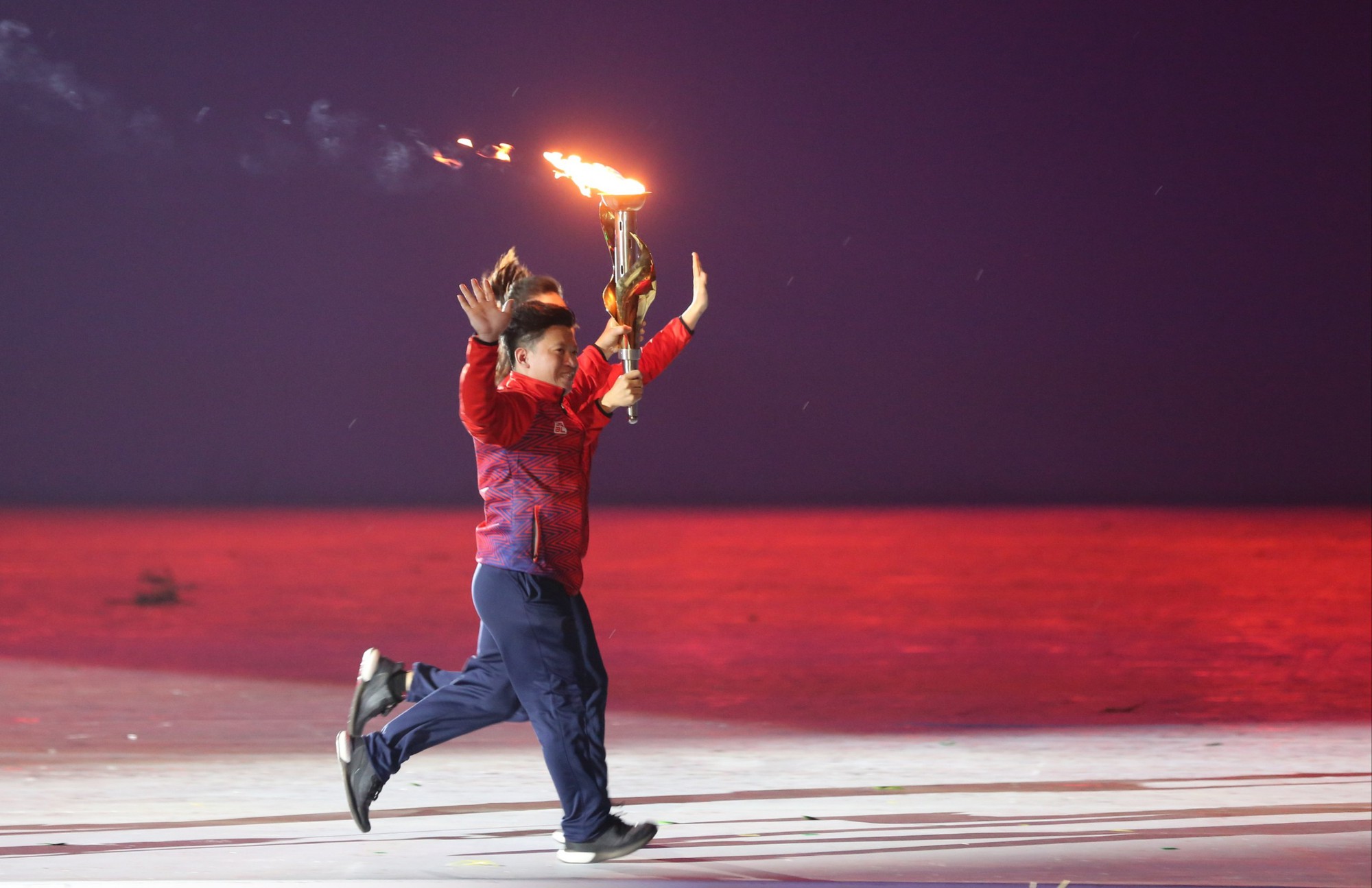 Những khoảnh khắc ấn tượng và đầy màu sắc tại Lễ Khai mạc SEA Games 31 - Ảnh 16.