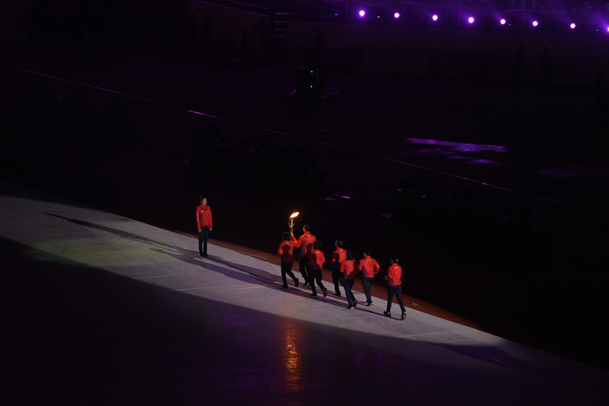 Những khoảnh khắc ấn tượng và đầy màu sắc tại Lễ Khai mạc SEA Games 31 - Ảnh 15.