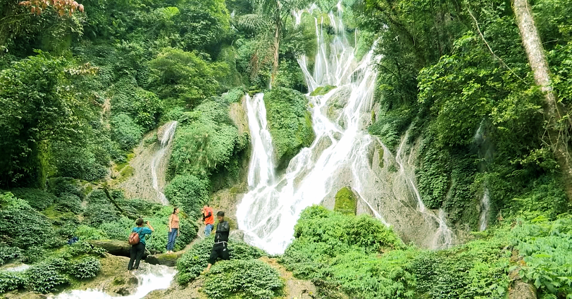 Thác Nậm Lúc, nét huyền bí của vùng sơn cước Phăng Sô Lin