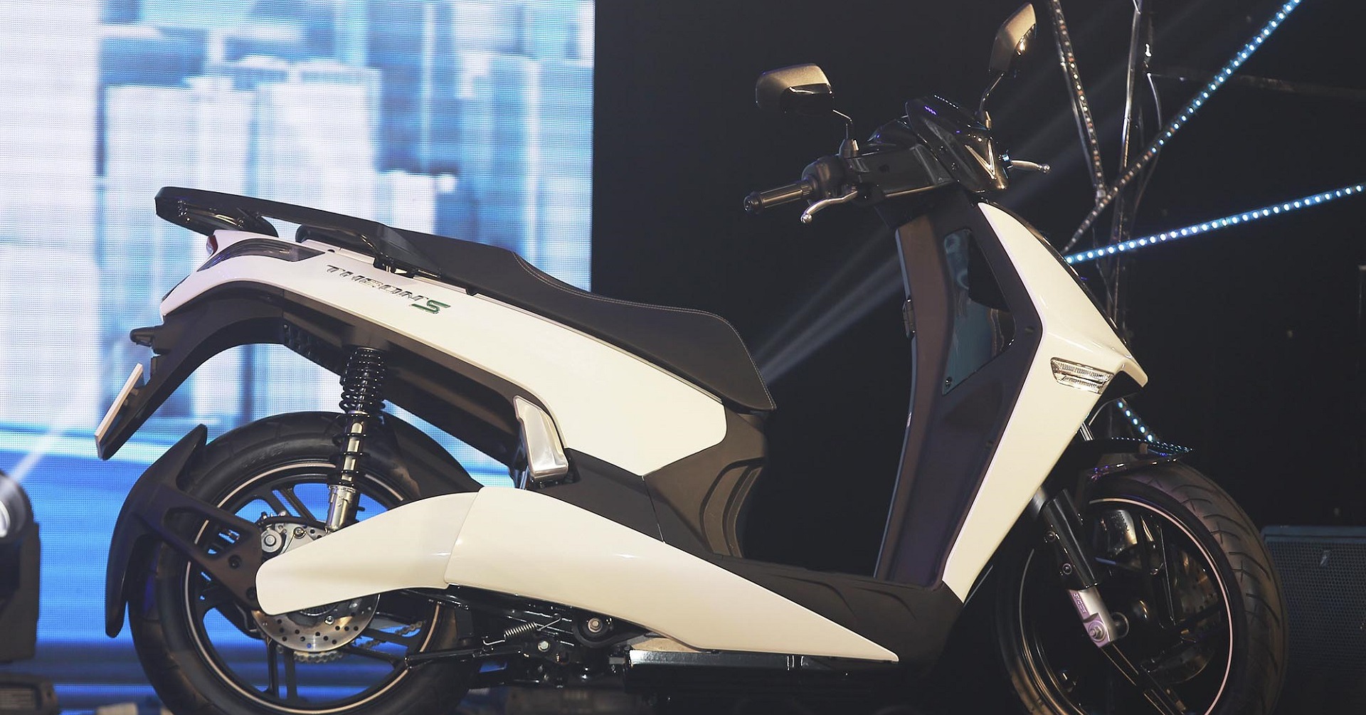VinFast Theon S – high-class smart electric motorbike for Vietnamese people