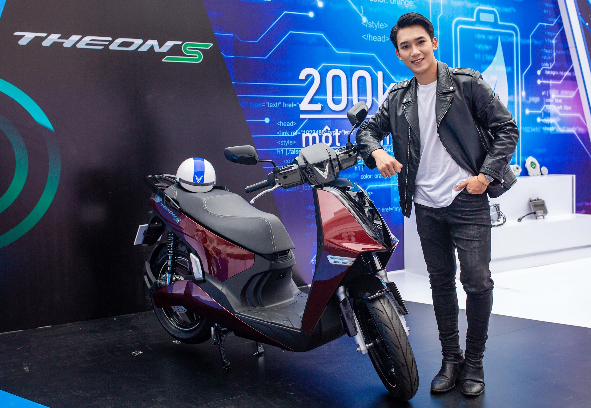 VinFast Theon S - smart electric motorbike for Vietnamese people - Photo 2.