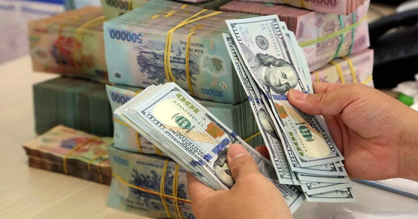 The price of USD on the black market increased “shockingly” to exceed 23,900 VND/USD, exporting enterprises benefited