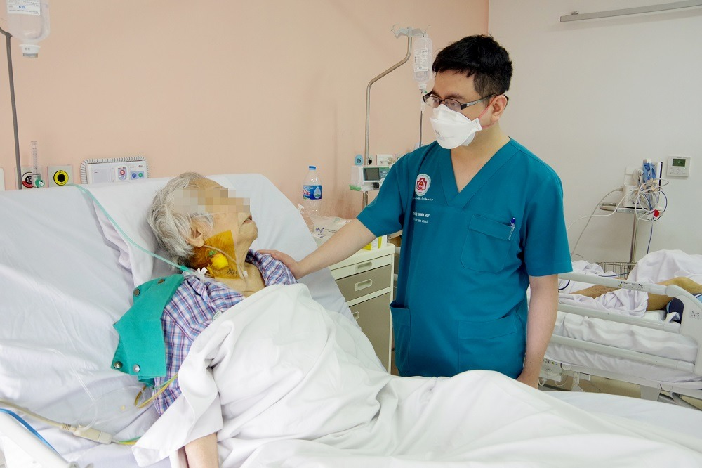 Miraculously saving the life of a nearly 100-year-old patient with a pulmonary embolism - Photo 1.