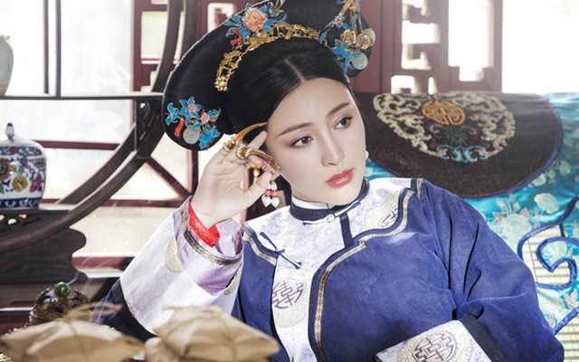 Which Qing empress died just because 2 days ago?