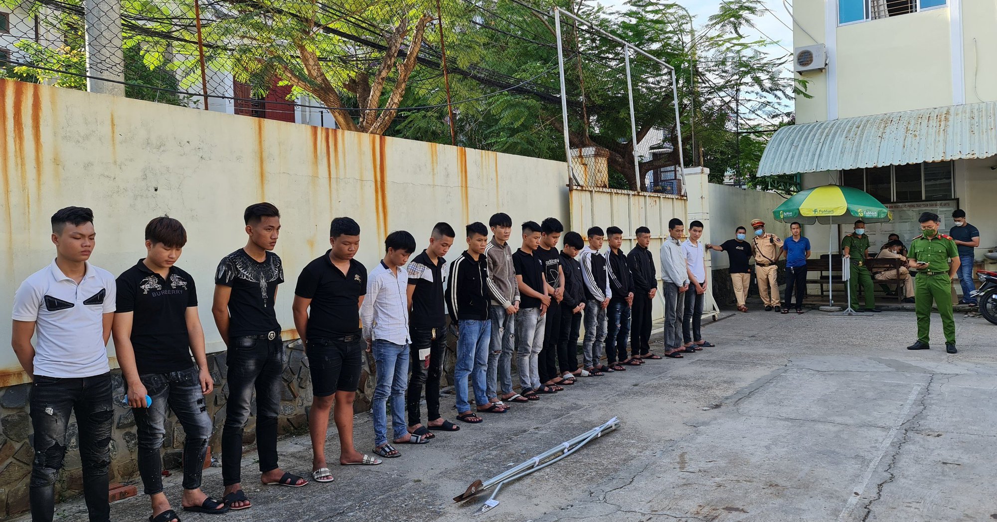 thumbnail - Khởi tố 2 đối tượng cầm đầu nhóm 40 thanh niên hỗn chiến tại Đà Nẵng